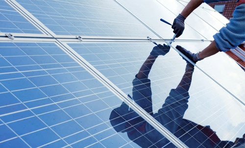 Nachhaltig und kostenfreundlich: Photovoltaikanlagen.